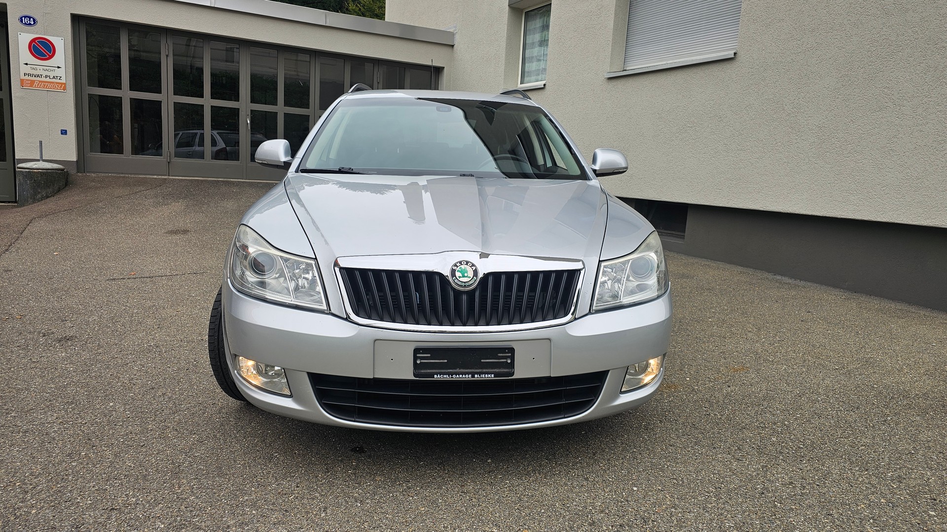 SKODA Octavia Combi 1.8 TSI Elegance DSG-image-1