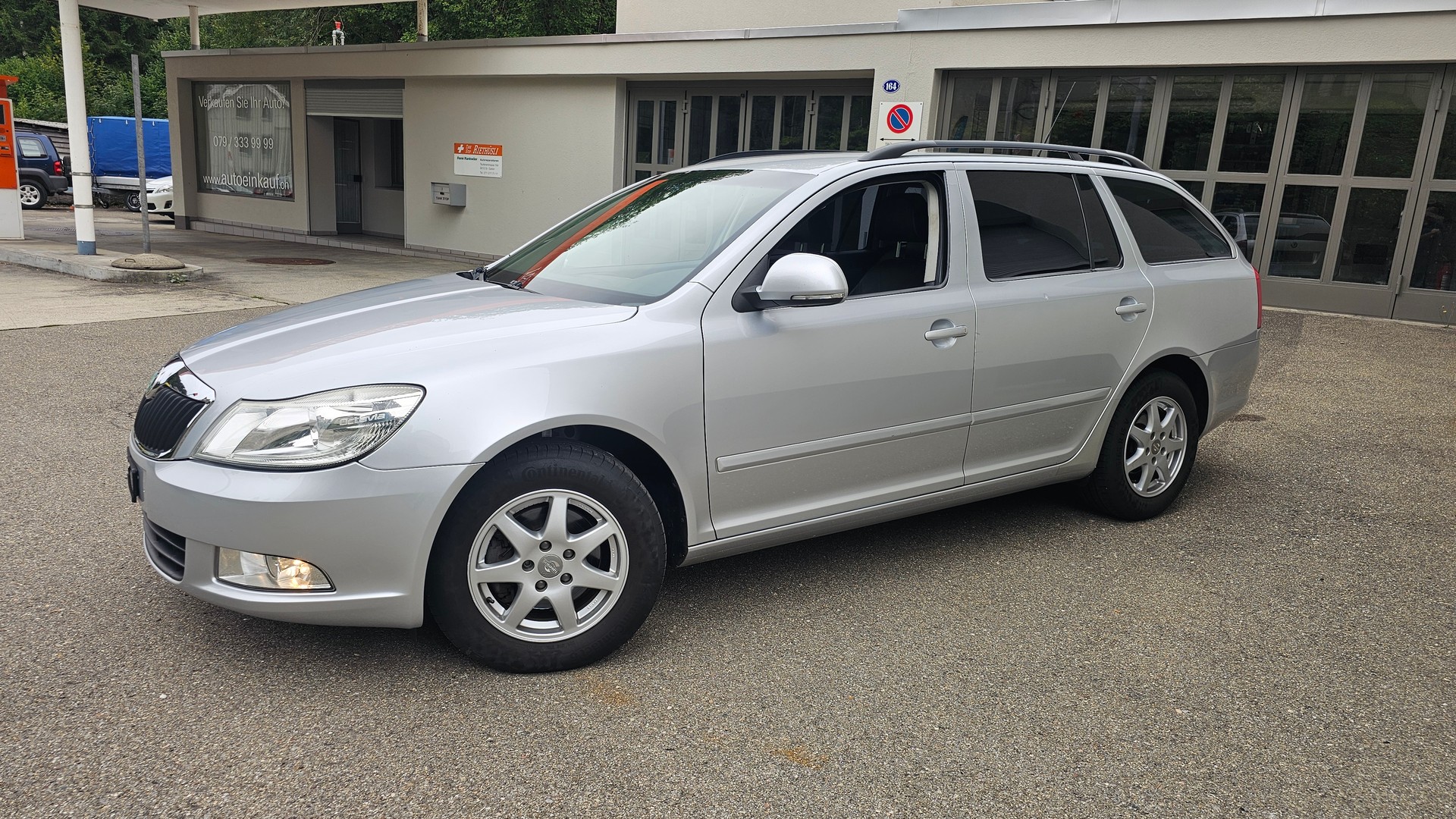 SKODA Octavia Combi 1.8 TSI Elegance DSG-image-0