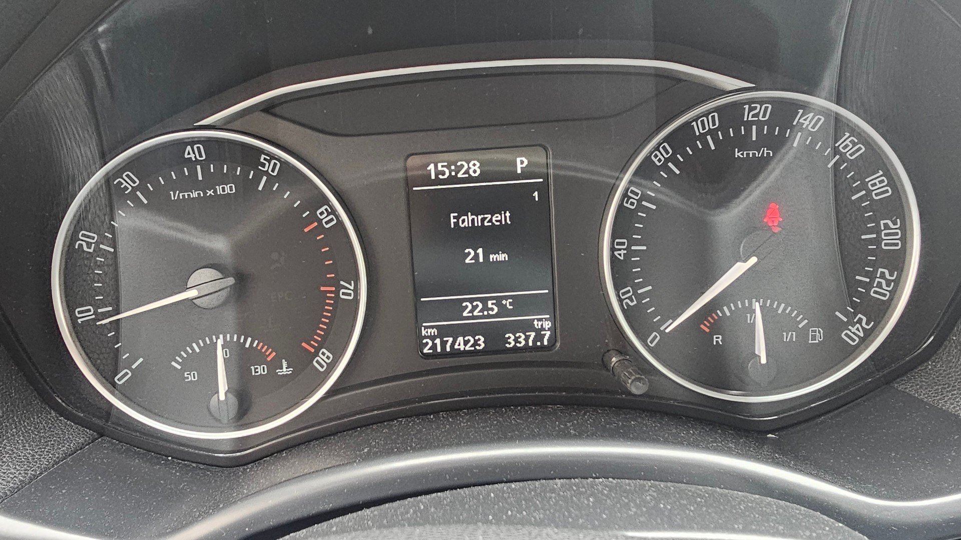 SKODA Octavia Combi 1.8 TSI Elegance DSG-image-9
