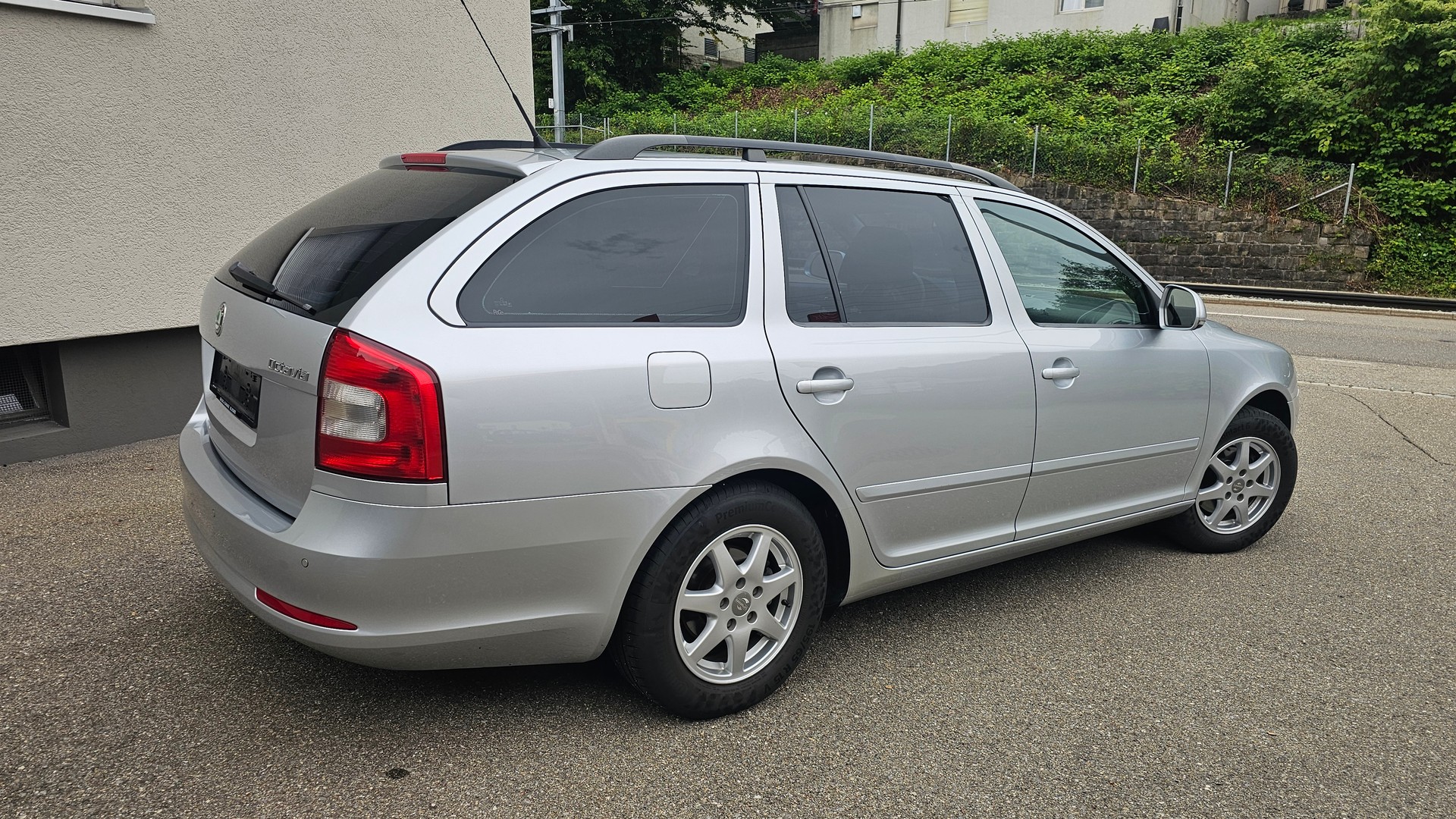 SKODA Octavia Combi 1.8 TSI Elegance DSG-image-3