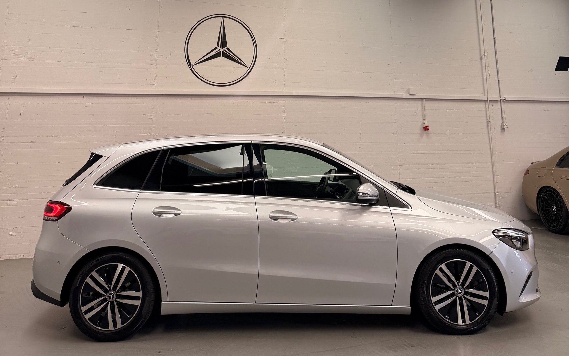 MERCEDES-BENZ B 220 4Matic Progressive 7G-DCT-image-5
