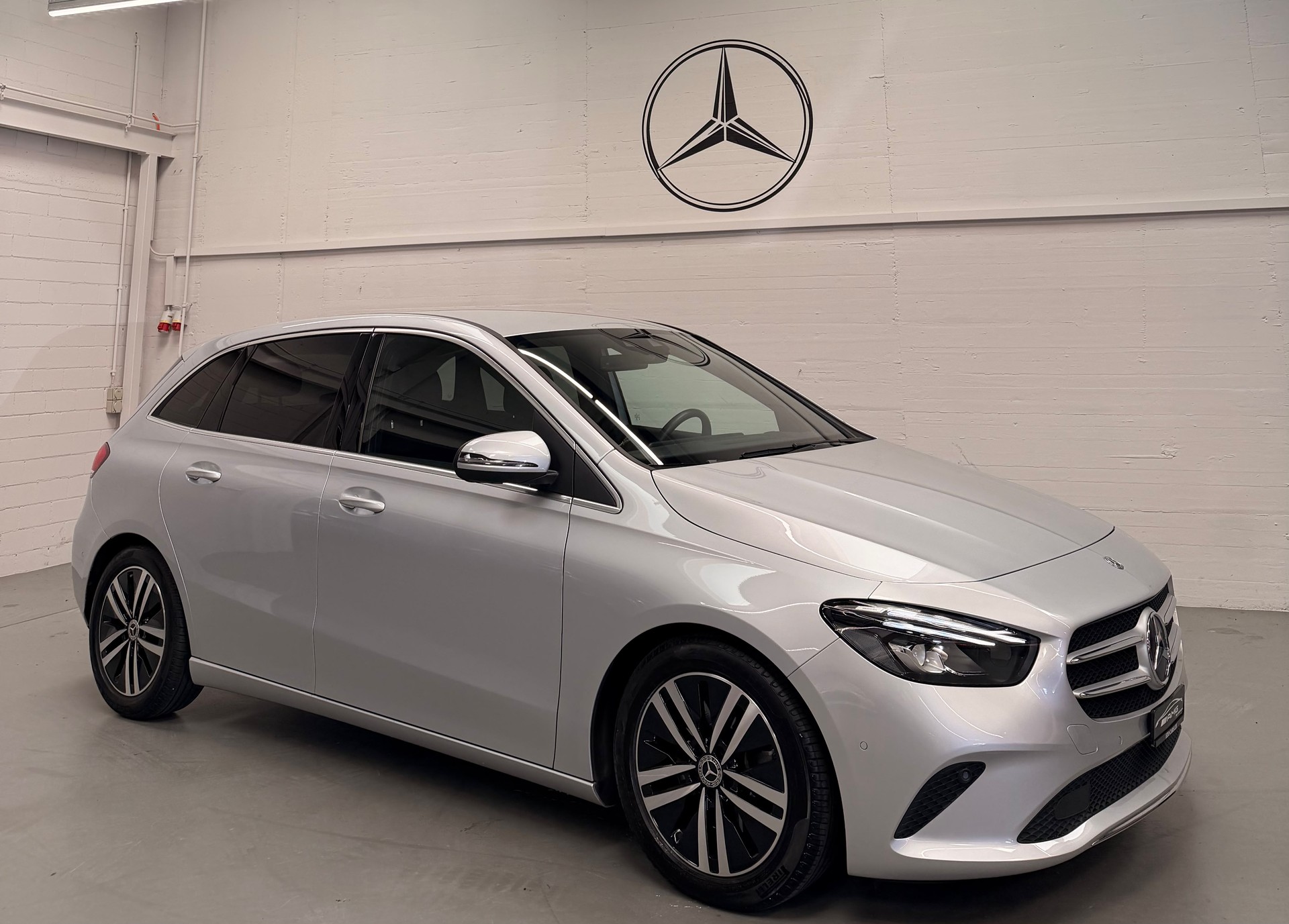 MERCEDES-BENZ B 220 4Matic Progressive 7G-DCT-image-1