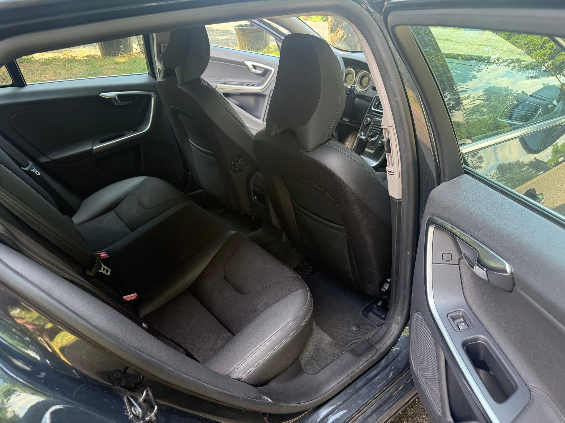 VOLVO V60 D3 Momentum Geartronic-image-10