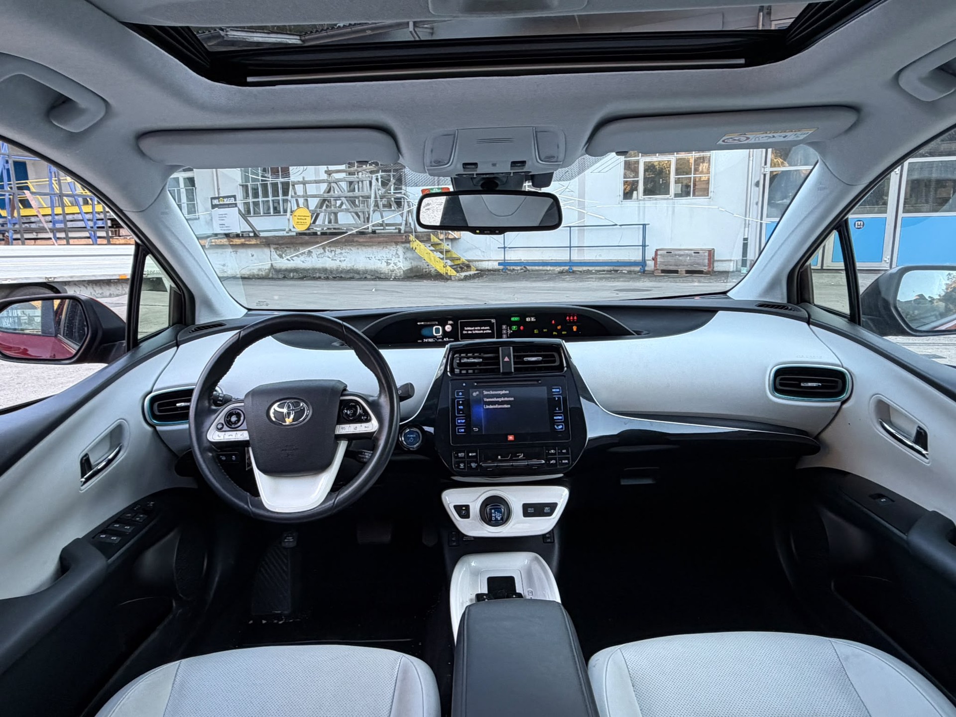 TOYOTA Prius 1.8 VVT-i HSD Sol-image-5