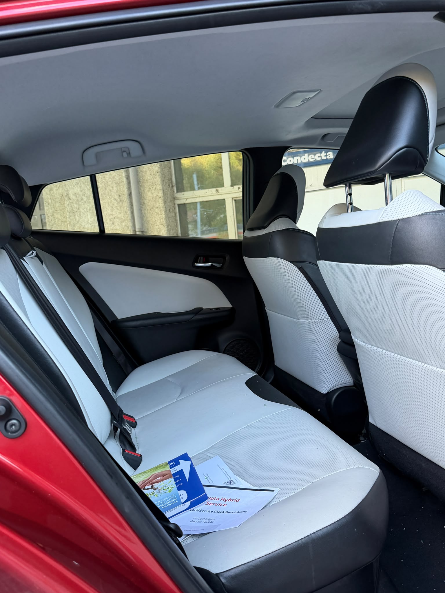 TOYOTA Prius 1.8 VVT-i HSD Sol-image-7