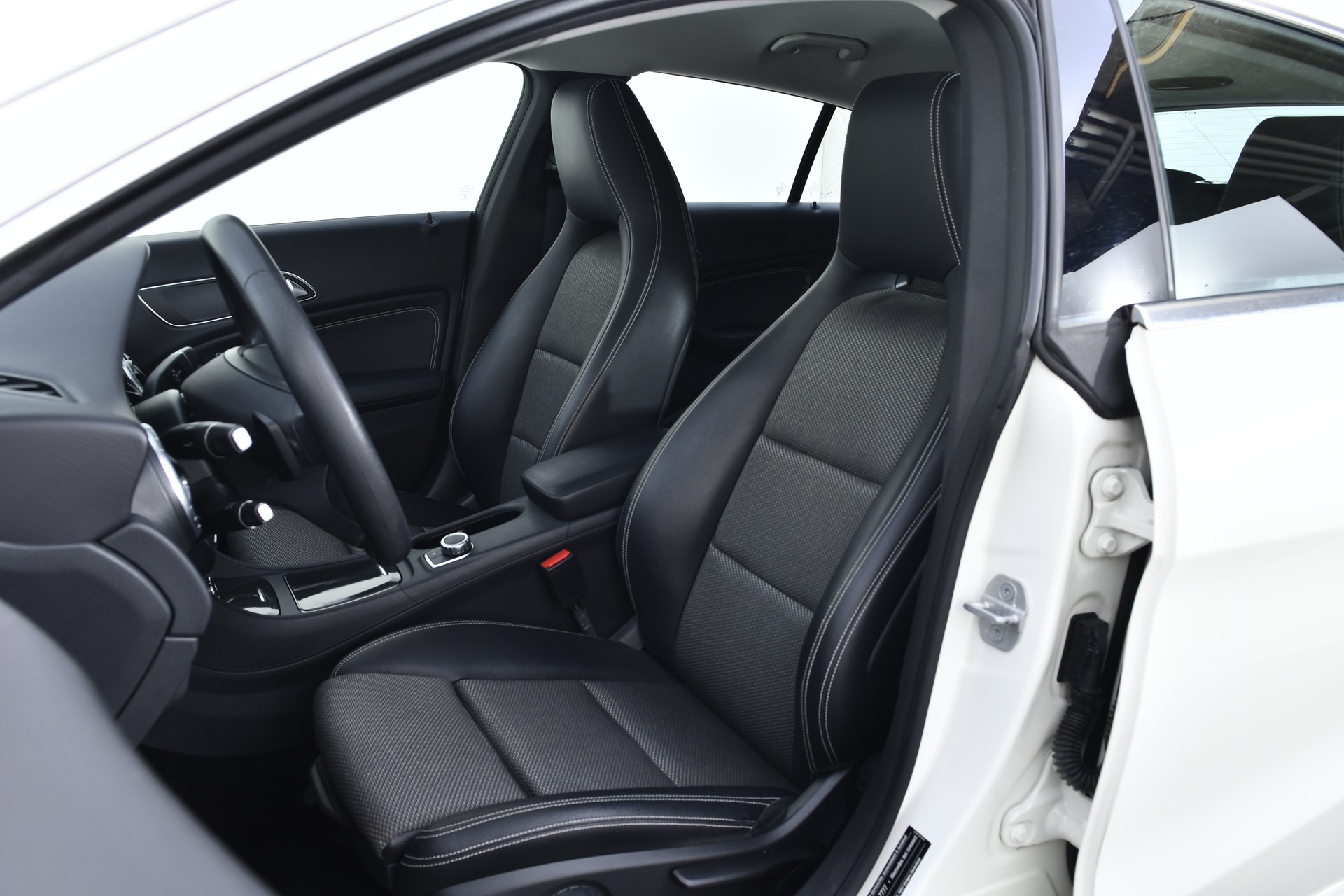 MERCEDES-BENZ CLA Shooting Brake 180 d Edition 7G-DCT-image-13