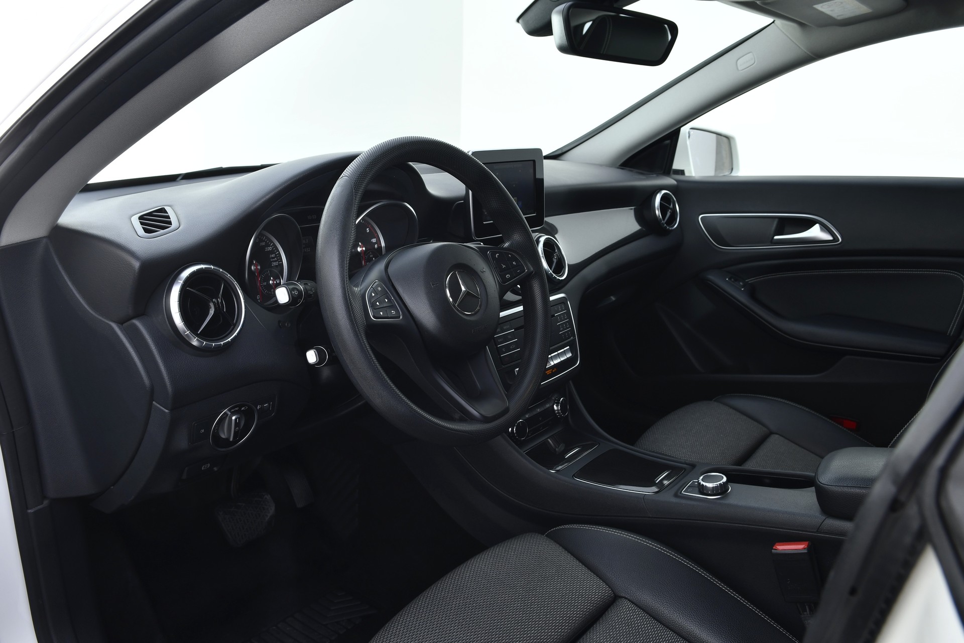 MERCEDES-BENZ CLA Shooting Brake 180 d Edition 7G-DCT-image-11
