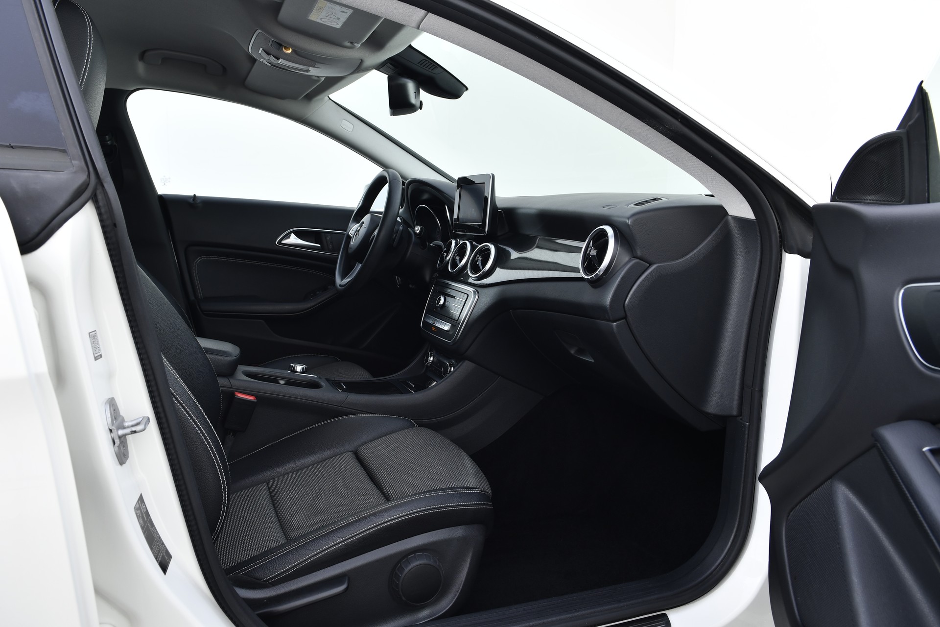 MERCEDES-BENZ CLA Shooting Brake 180 d Edition 7G-DCT-image-15