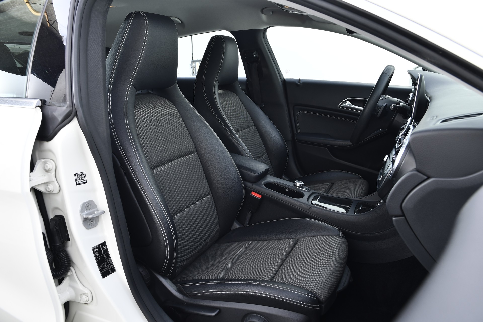 MERCEDES-BENZ CLA Shooting Brake 180 d Edition 7G-DCT-image-16