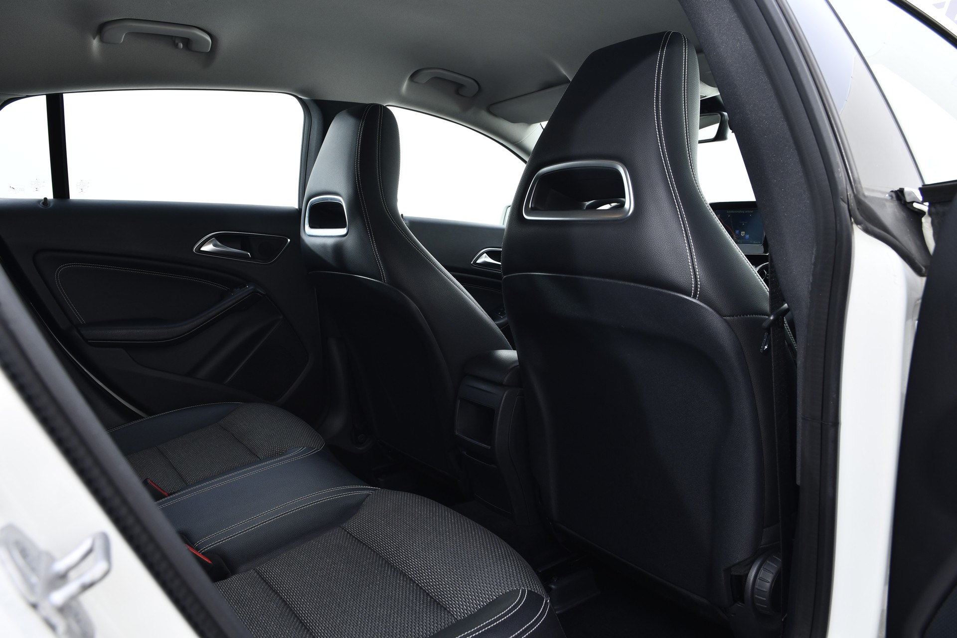 MERCEDES-BENZ CLA Shooting Brake 180 d Edition 7G-DCT-image-19