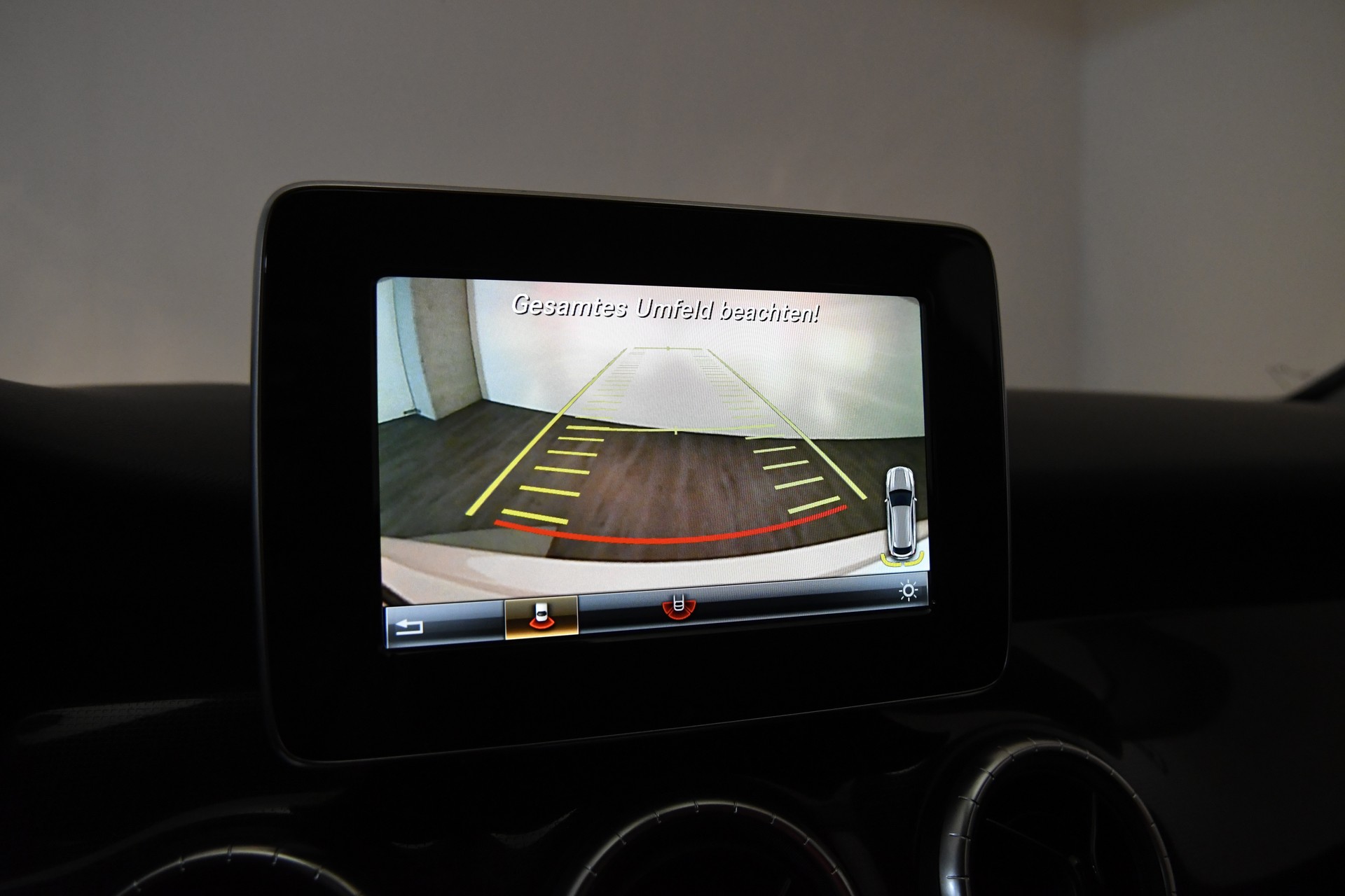 MERCEDES-BENZ CLA Shooting Brake 180 d Edition 7G-DCT-image-17