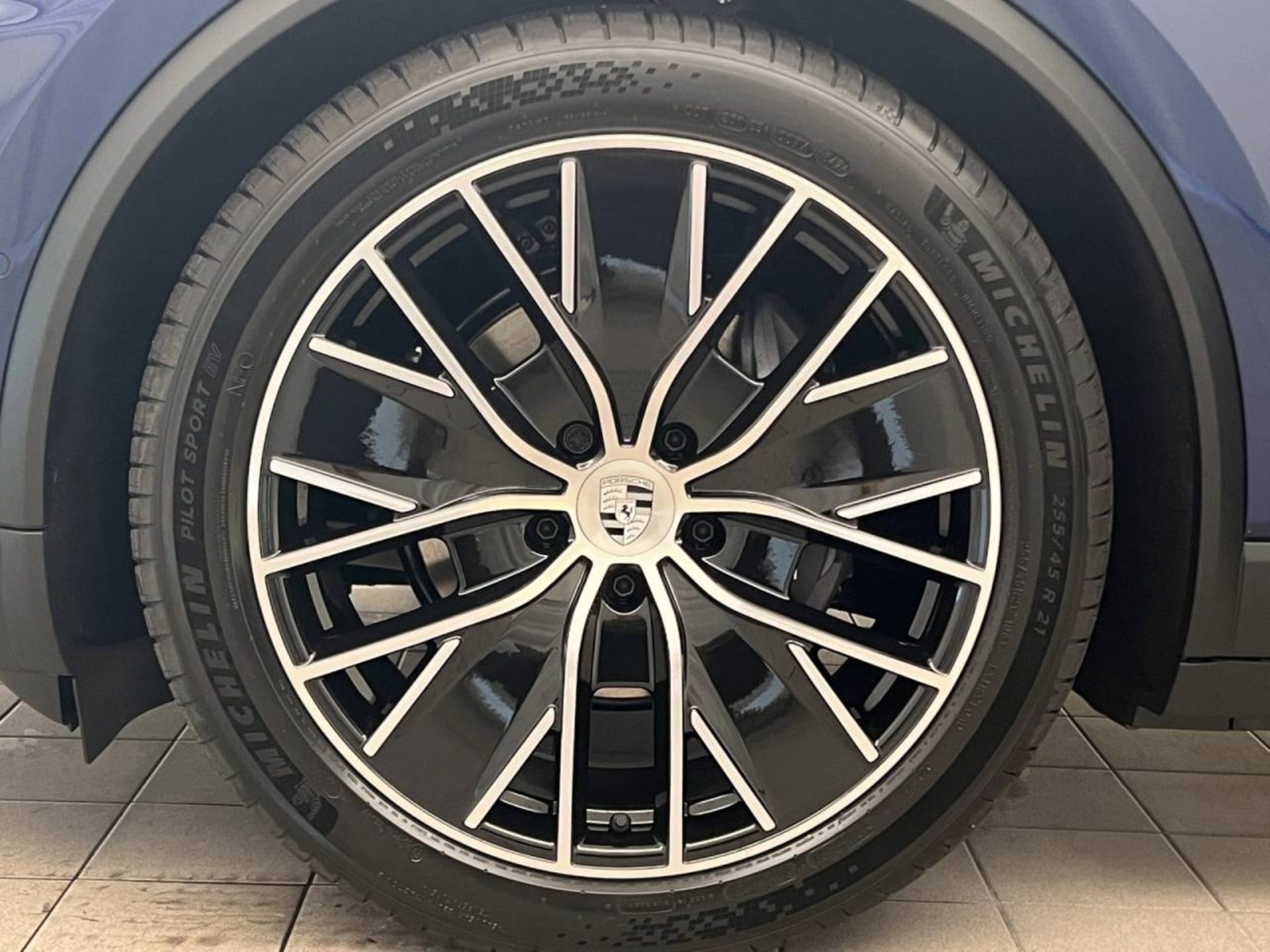 PORSCHE Macan 4-image-10