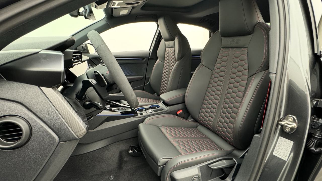 AUDI RS3 Limousine 2.5 TSI quattro S-tronic-image-4