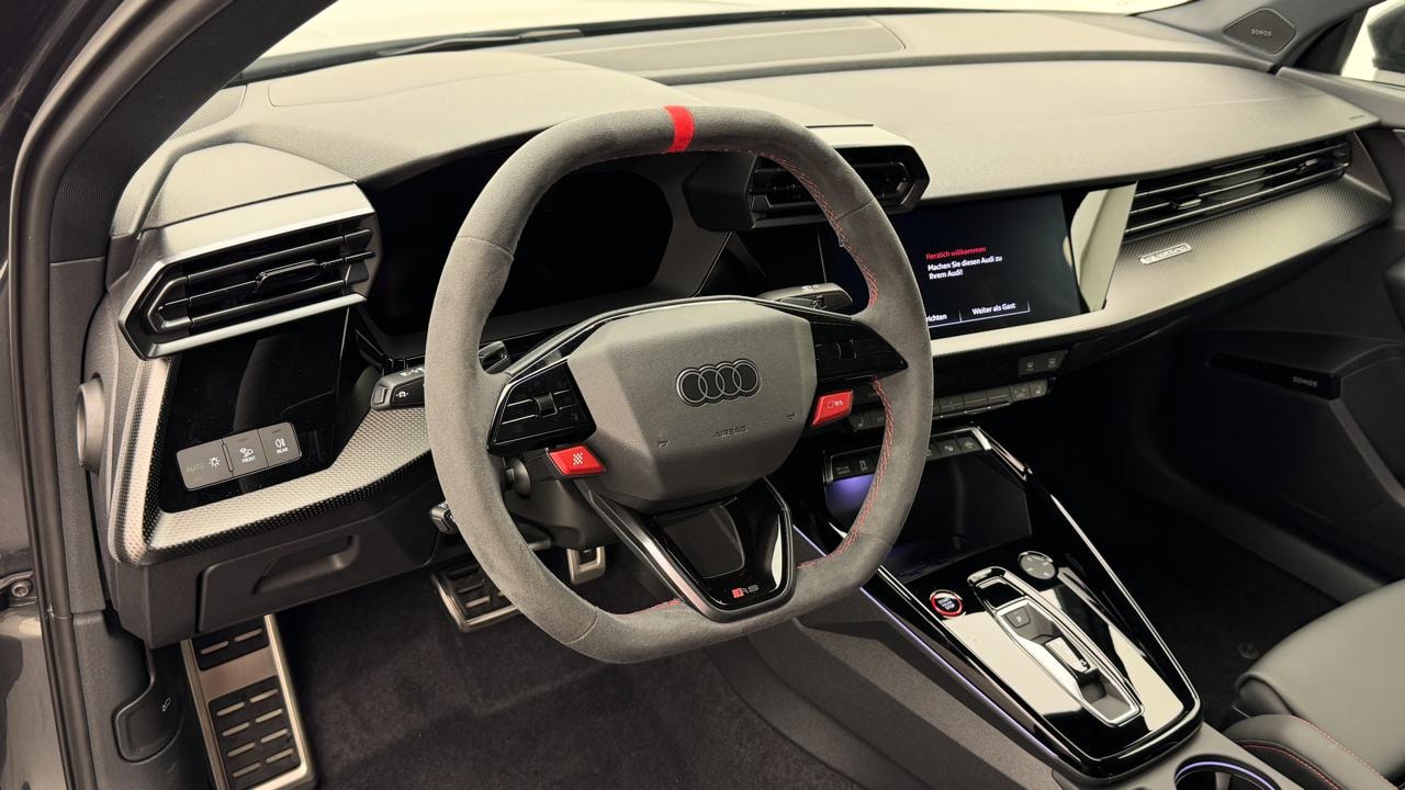 AUDI RS3 Limousine 2.5 TSI quattro S-tronic-image-6