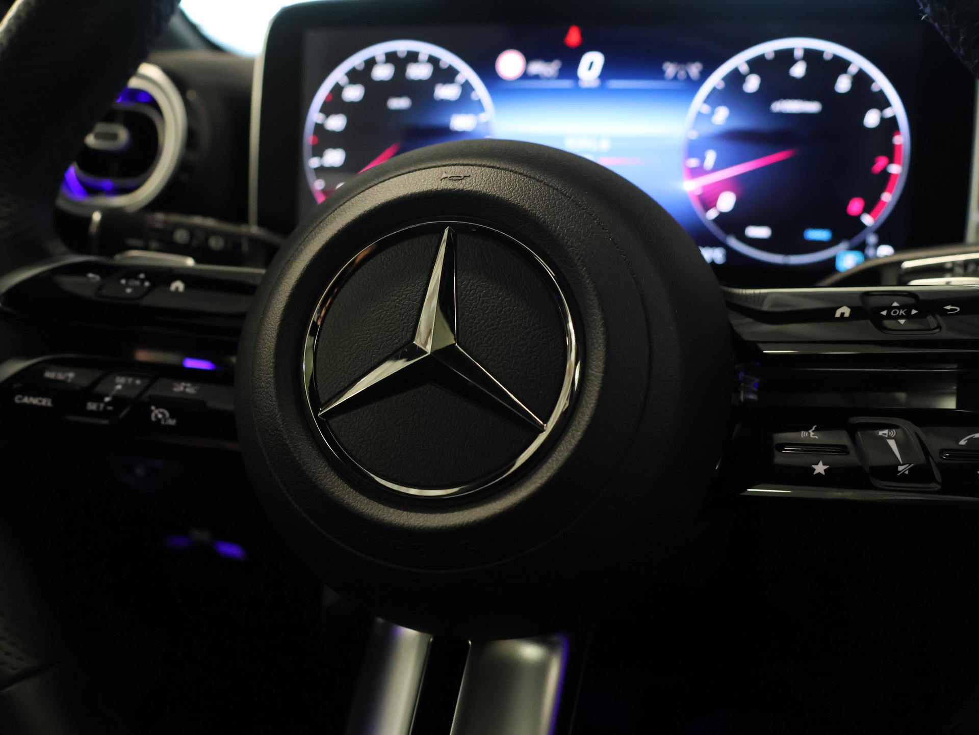 MERCEDES-BENZ C 300 T 4Matic AMG Line-image-20