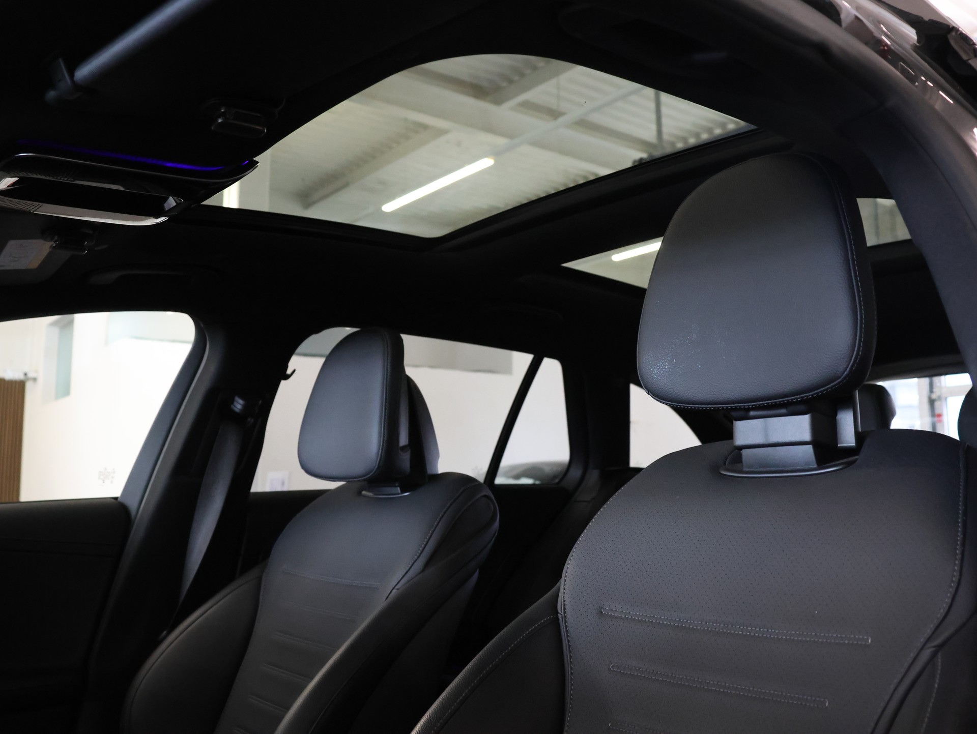 MERCEDES-BENZ C 300 T 4Matic AMG Line-image-14