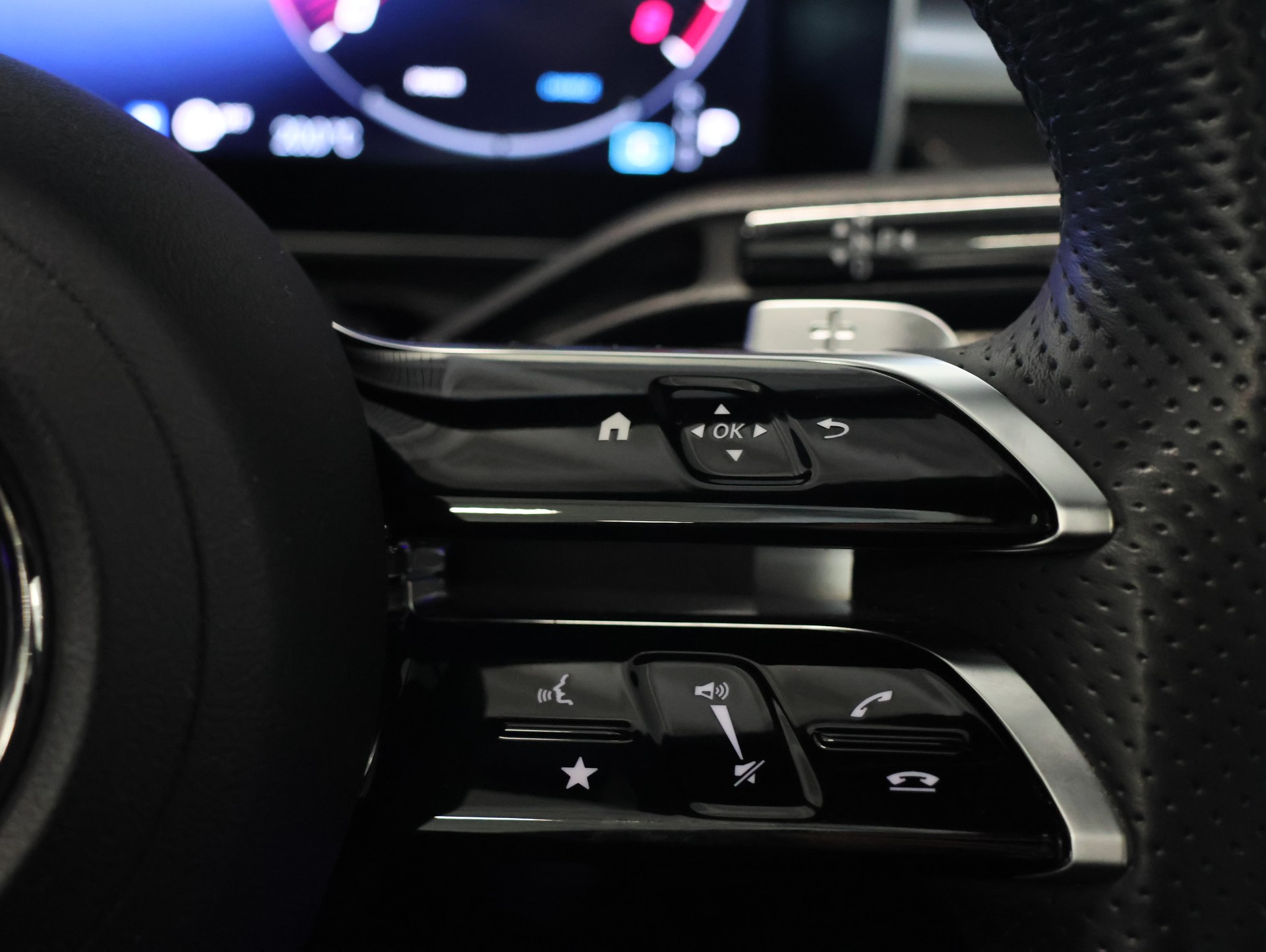 MERCEDES-BENZ C 300 T 4Matic AMG Line-image-18
