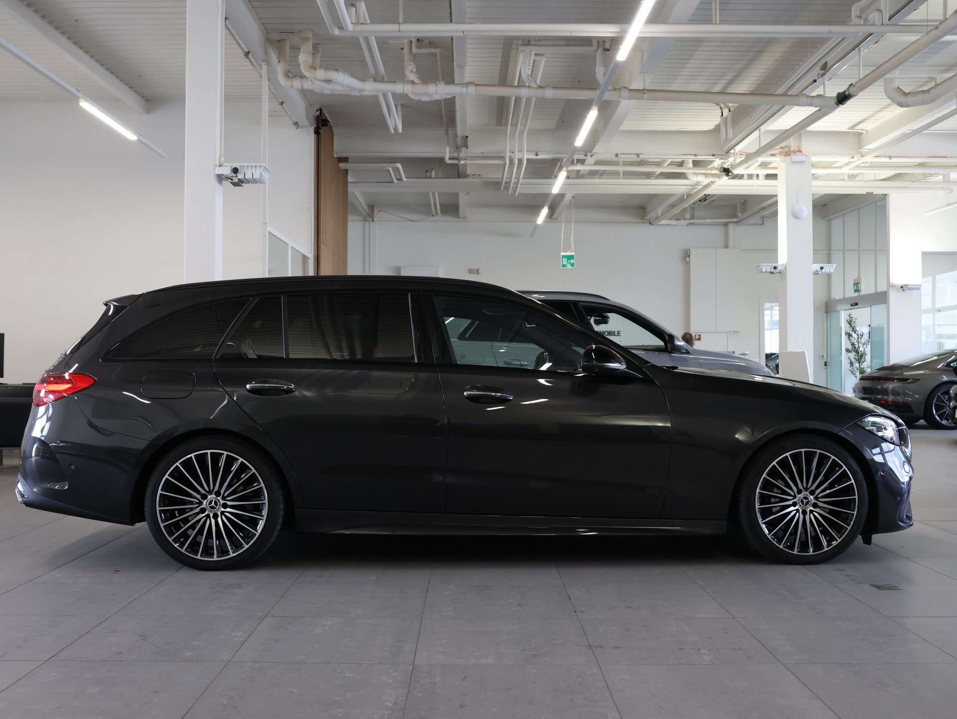 MERCEDES-BENZ C 300 T 4Matic AMG Line-image-7