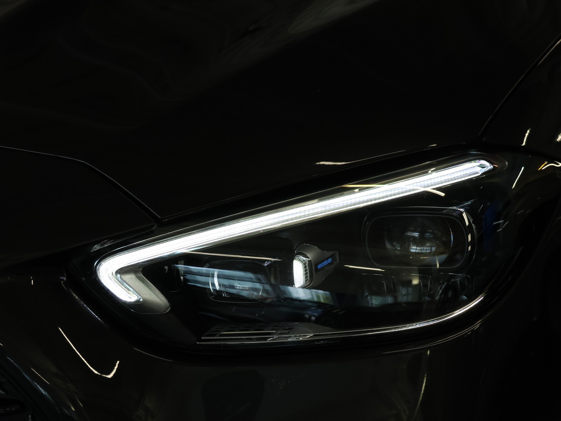 MERCEDES-BENZ C 300 T 4Matic AMG Line-image-9