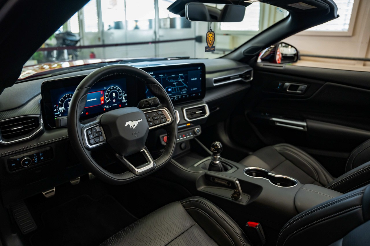FORD Mustang Convertible 5.0 V8 GT-image-13