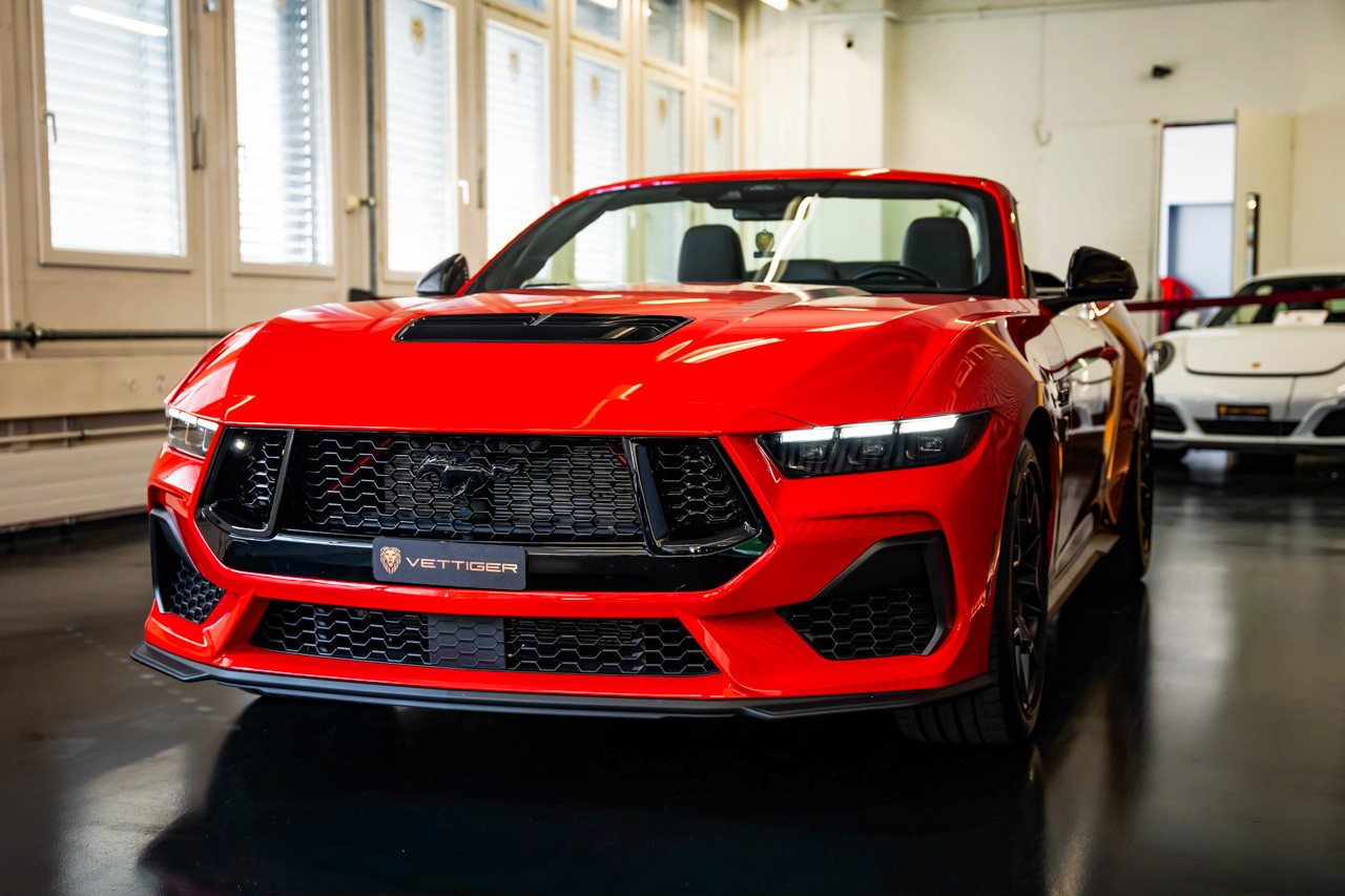 FORD Mustang Convertible 5.0 V8 GT-showroom-element-3
