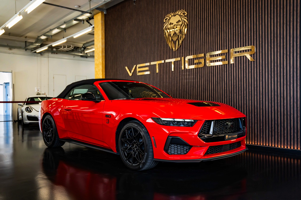 FORD Mustang Convertible 5.0 V8 GT-showroom-element-1