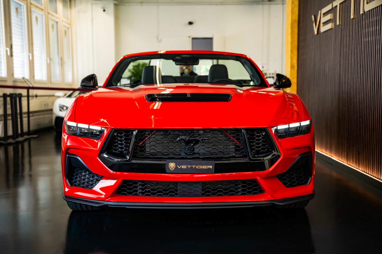 FORD Mustang Convertible 5.0 V8 GT-showroom-element-2