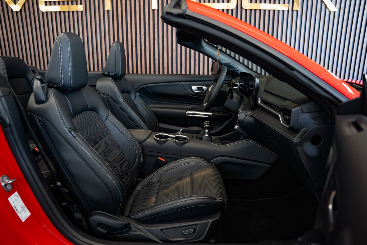 FORD Mustang Convertible 5.0 V8 GT-image-16