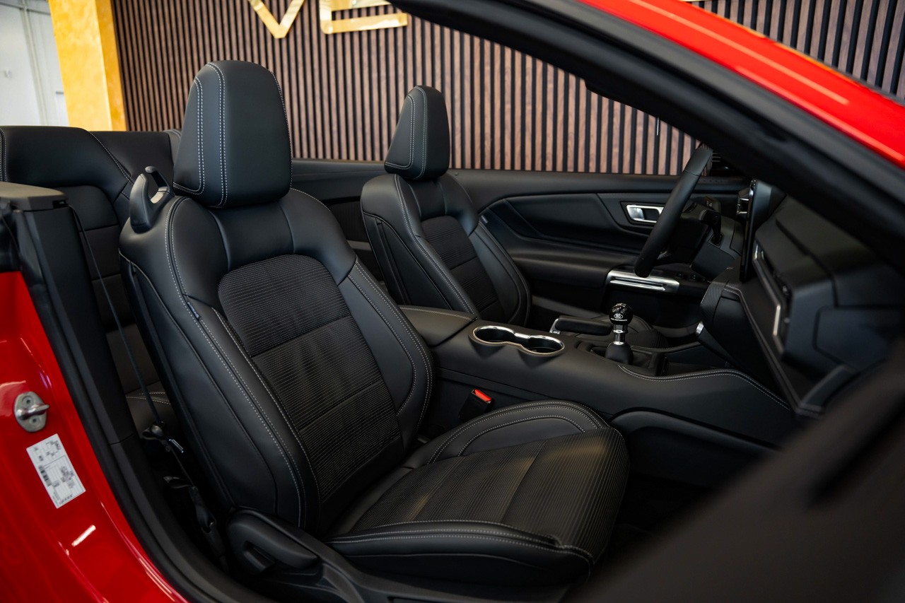 FORD Mustang Convertible 5.0 V8 GT-image-17