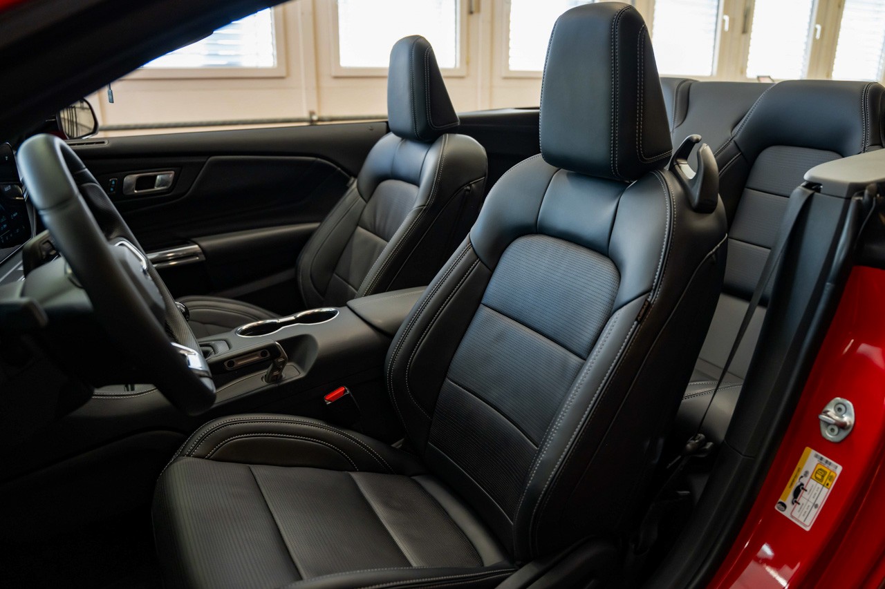 FORD Mustang Convertible 5.0 V8 GT-image-14