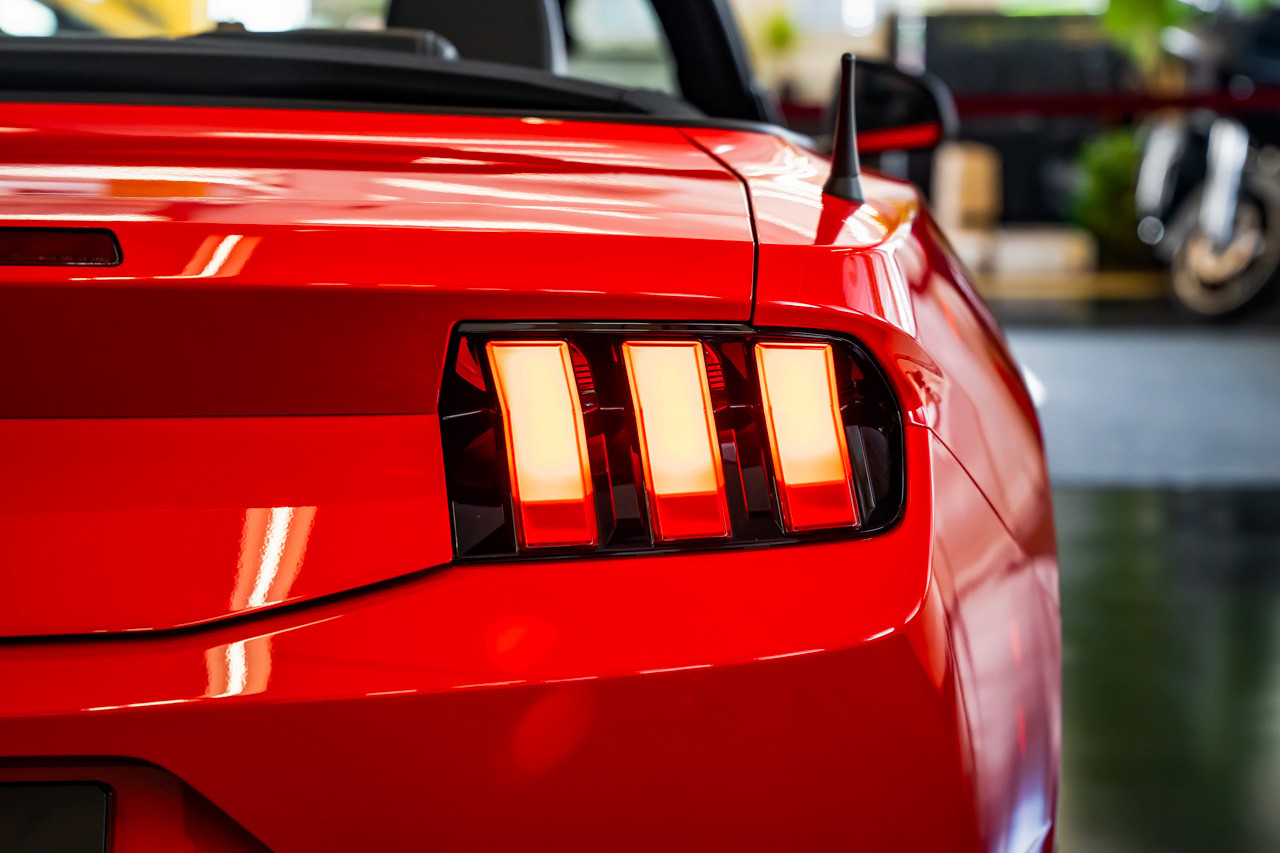 FORD Mustang Convertible 5.0 V8 GT-image-9
