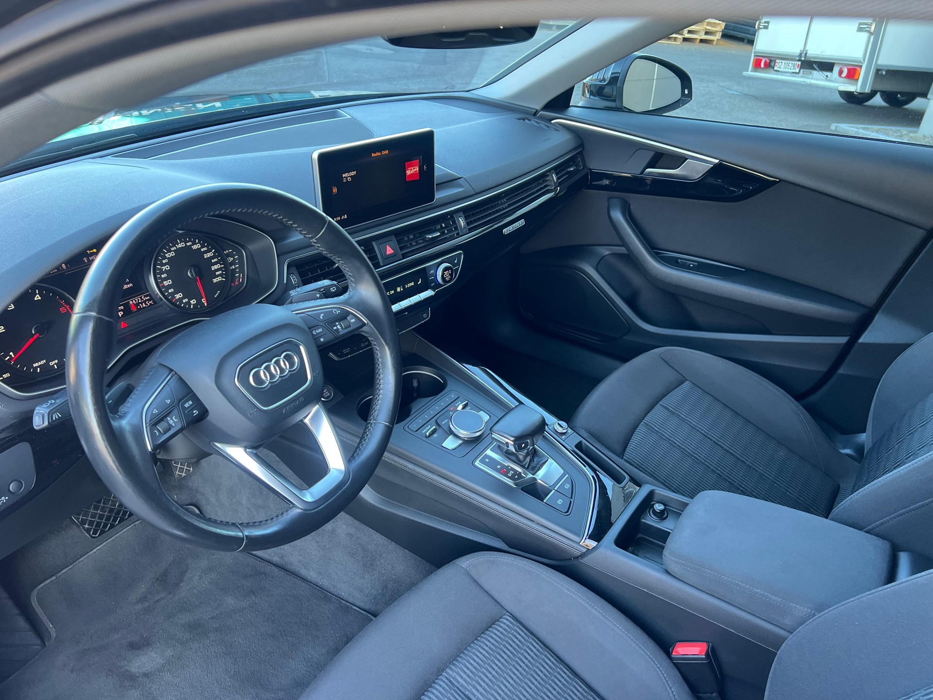 AUDI A4 Avant 2.0 TDI quattro S-tronic-image-16