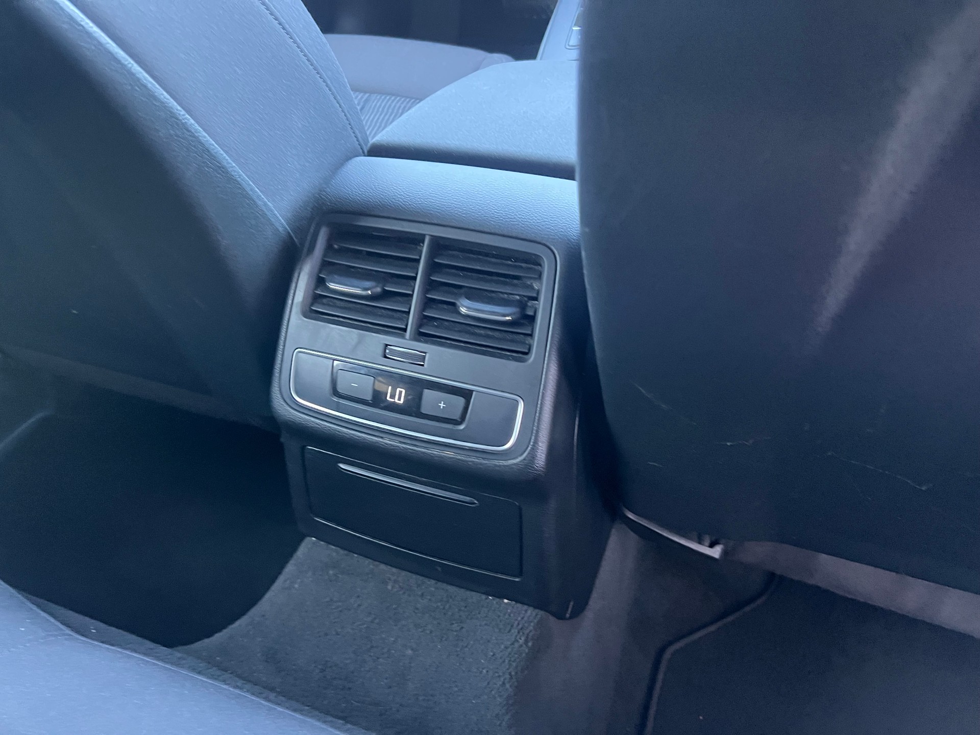 AUDI A4 Avant 2.0 TDI quattro S-tronic-image-12