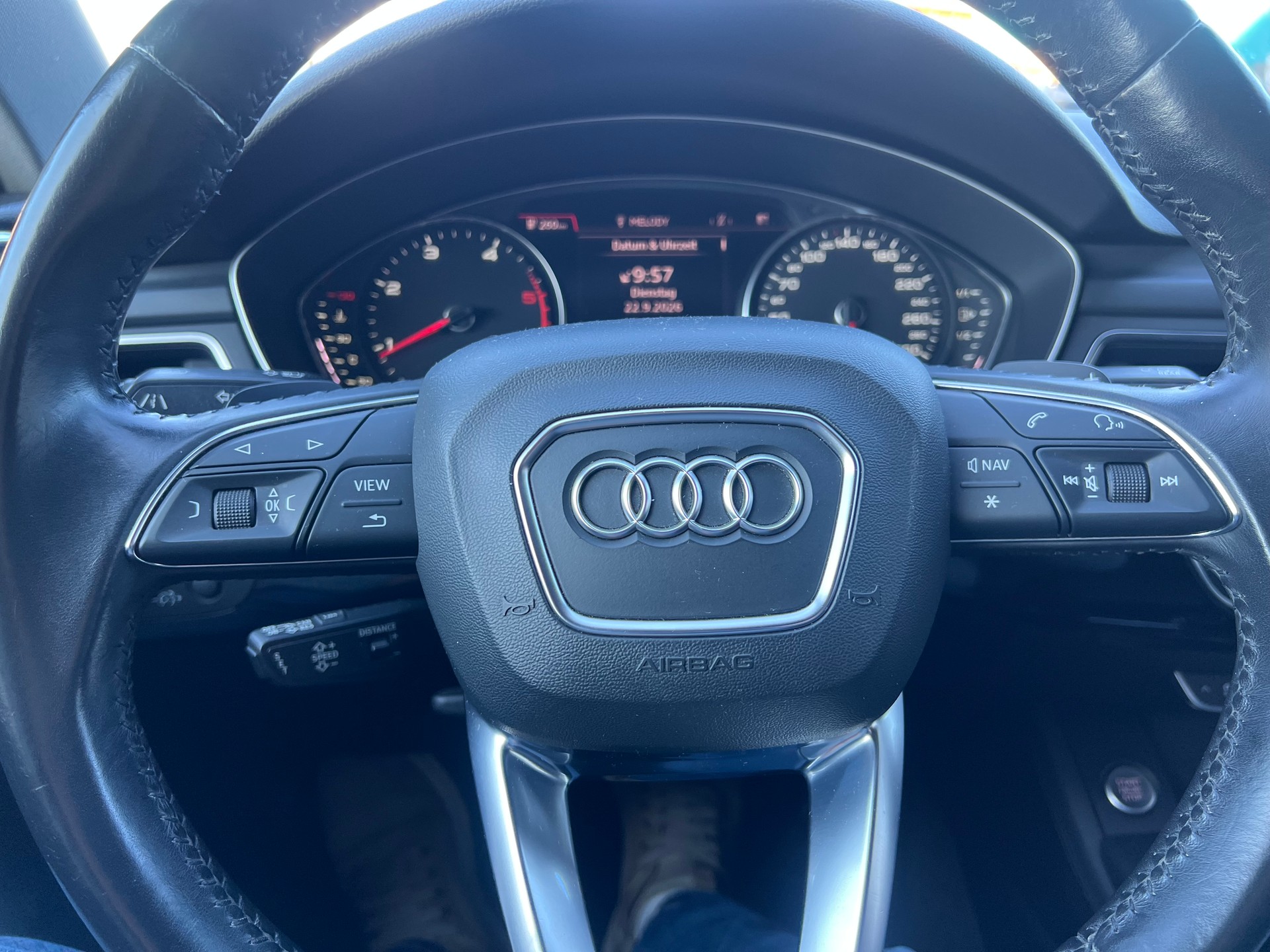 AUDI A4 Avant 2.0 TDI quattro S-tronic-image-23