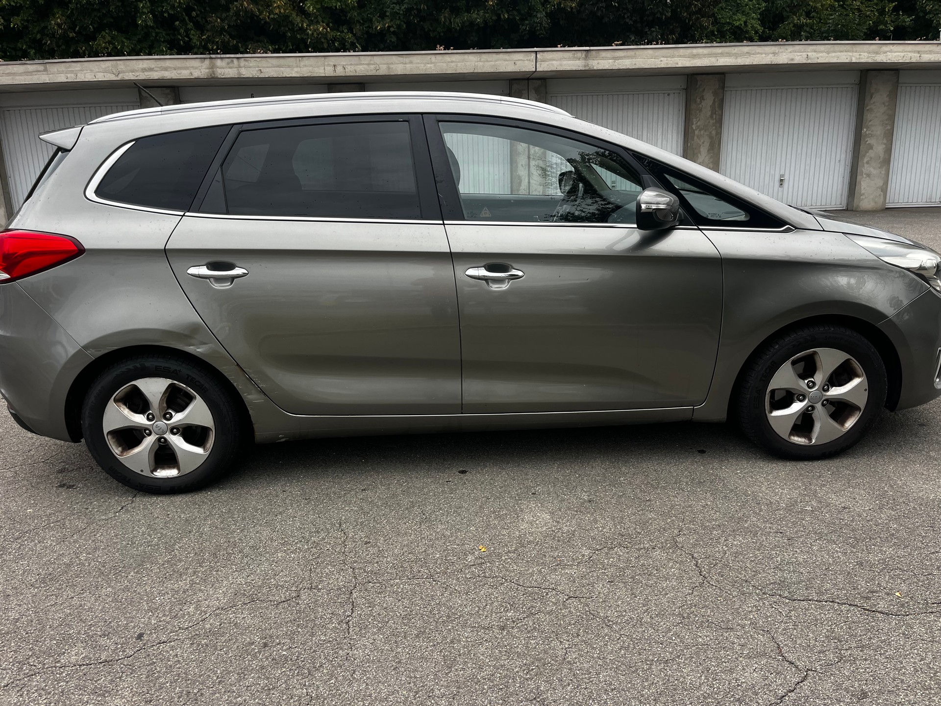 KIA Carens 1.7 CRDi Style-image-1