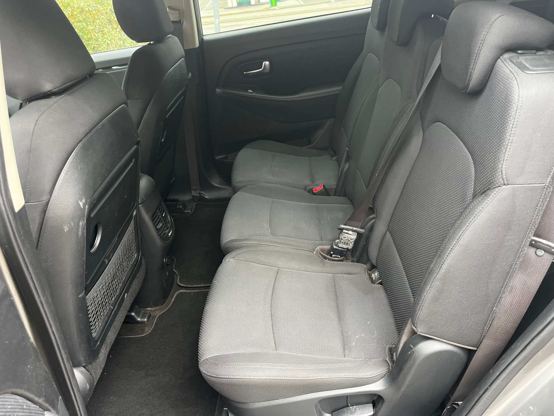 KIA Carens 1.7 CRDi Style-image-10