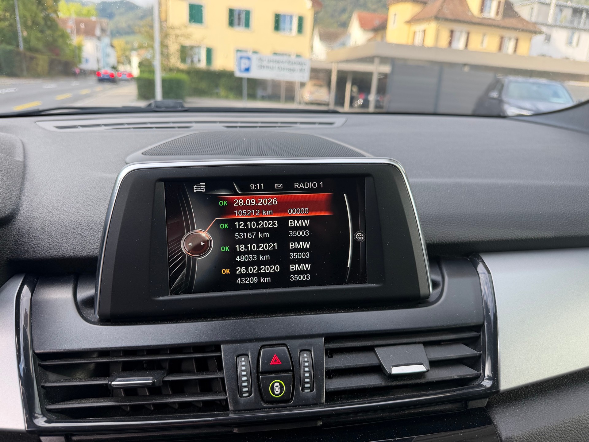 BMW 218d xDrive Active Tourer Sport Line Steptronic-image-8