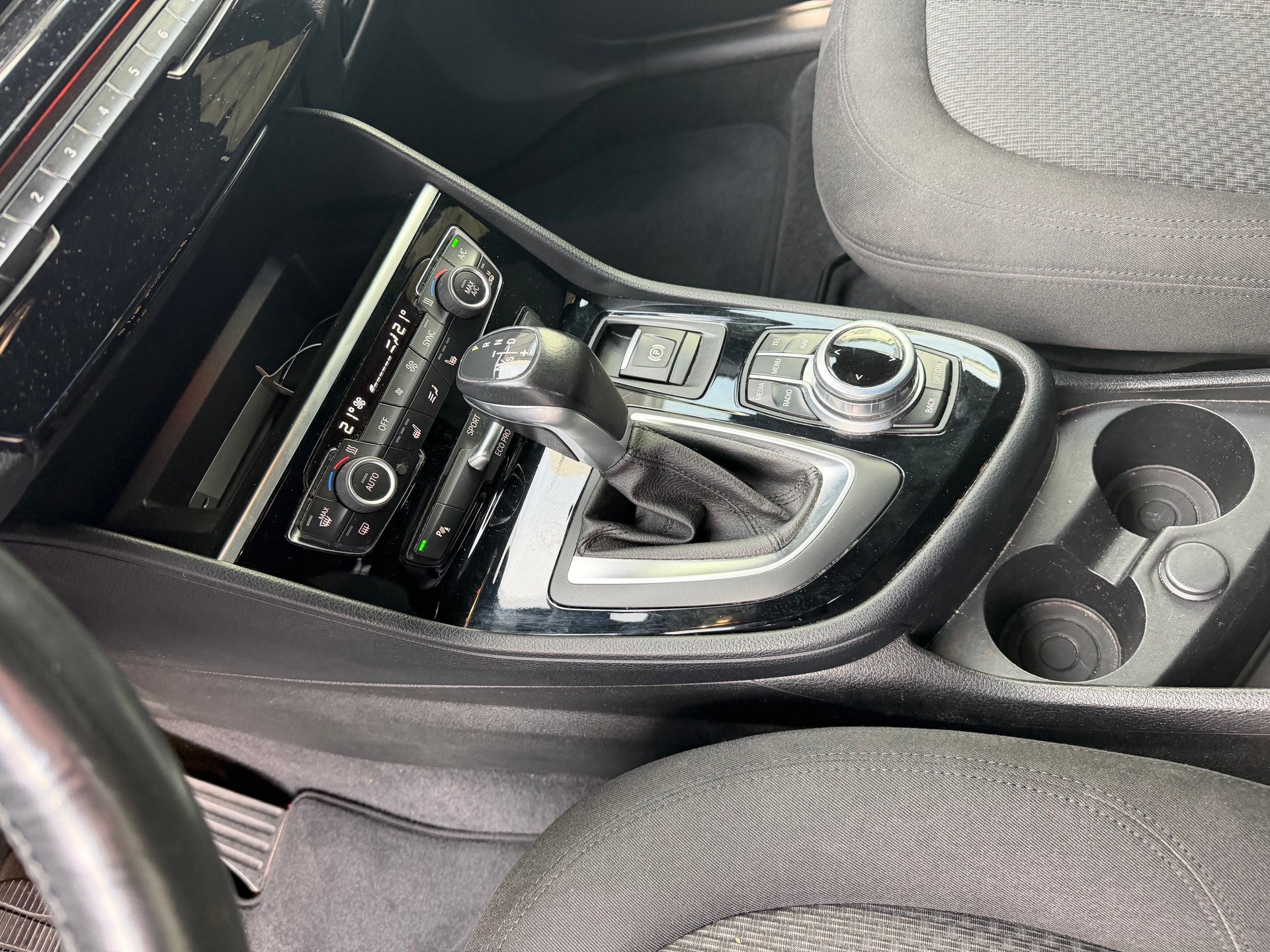 BMW 218d xDrive Active Tourer Sport Line Steptronic-image-9