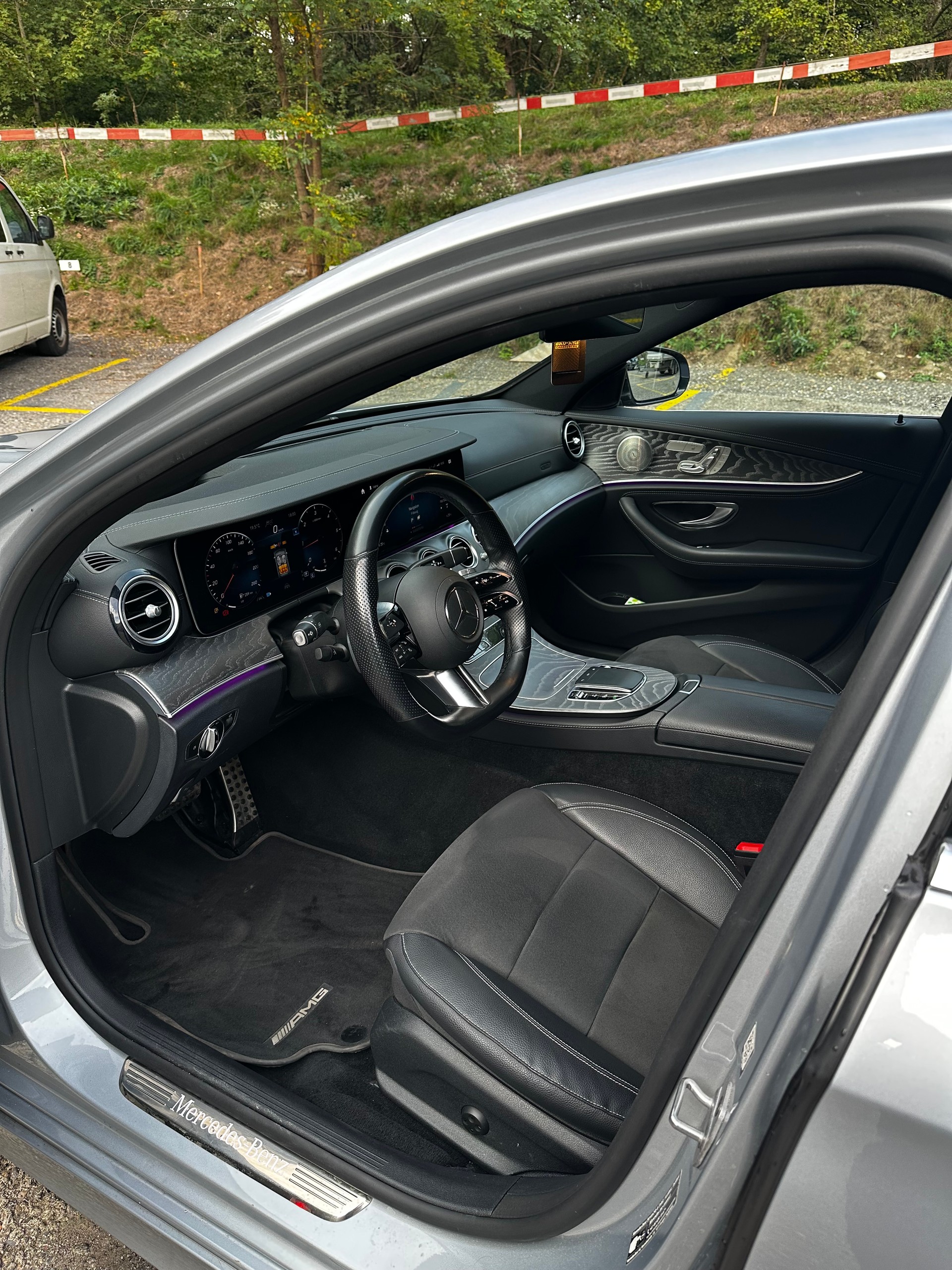 MERCEDES-BENZ E 220 d 4Matic AMG Line 9G-Tronic-image-4
