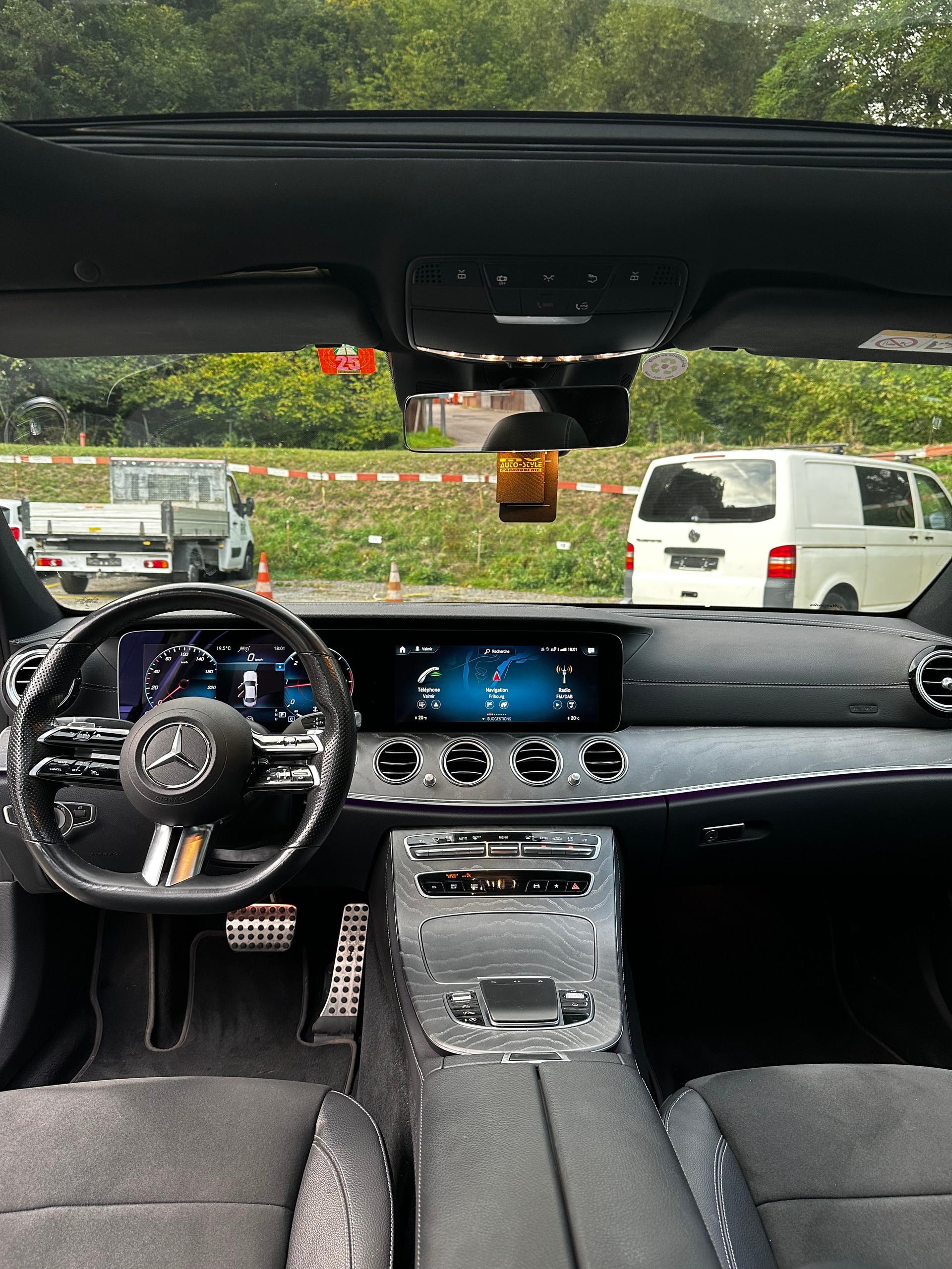MERCEDES-BENZ E 220 d 4Matic AMG Line 9G-Tronic-image-5