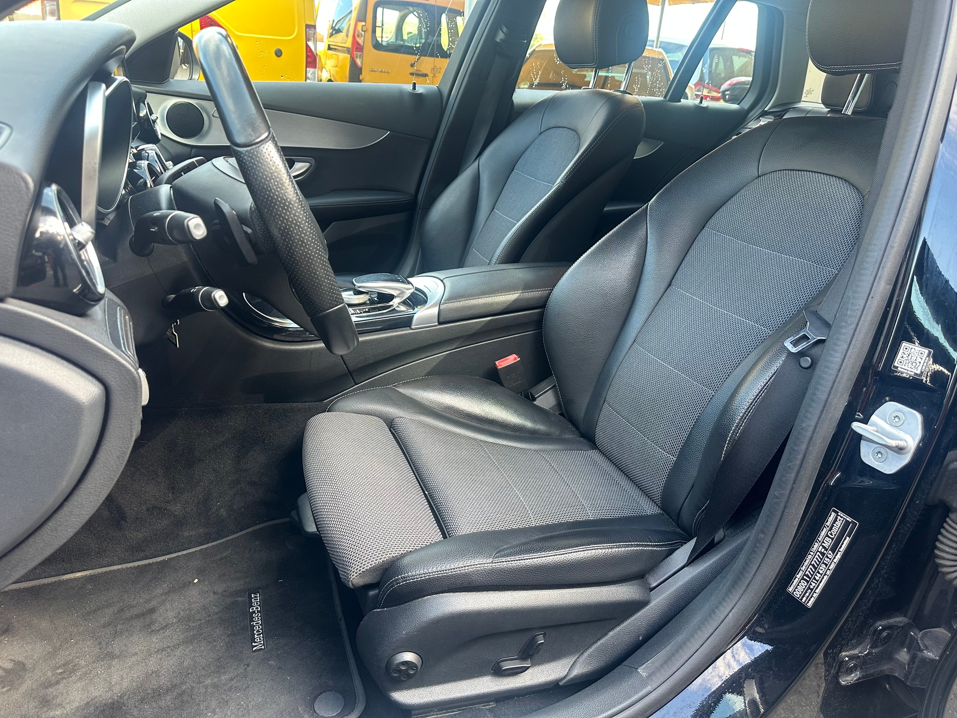MERCEDES-BENZ C 300 BlueTEC Hybrid 7G-Tronic-image-9
