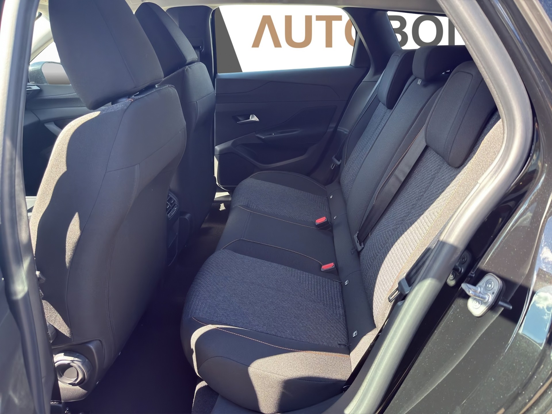 PEUGEOT 308 SW 1.2 Hybrid Style-image-9