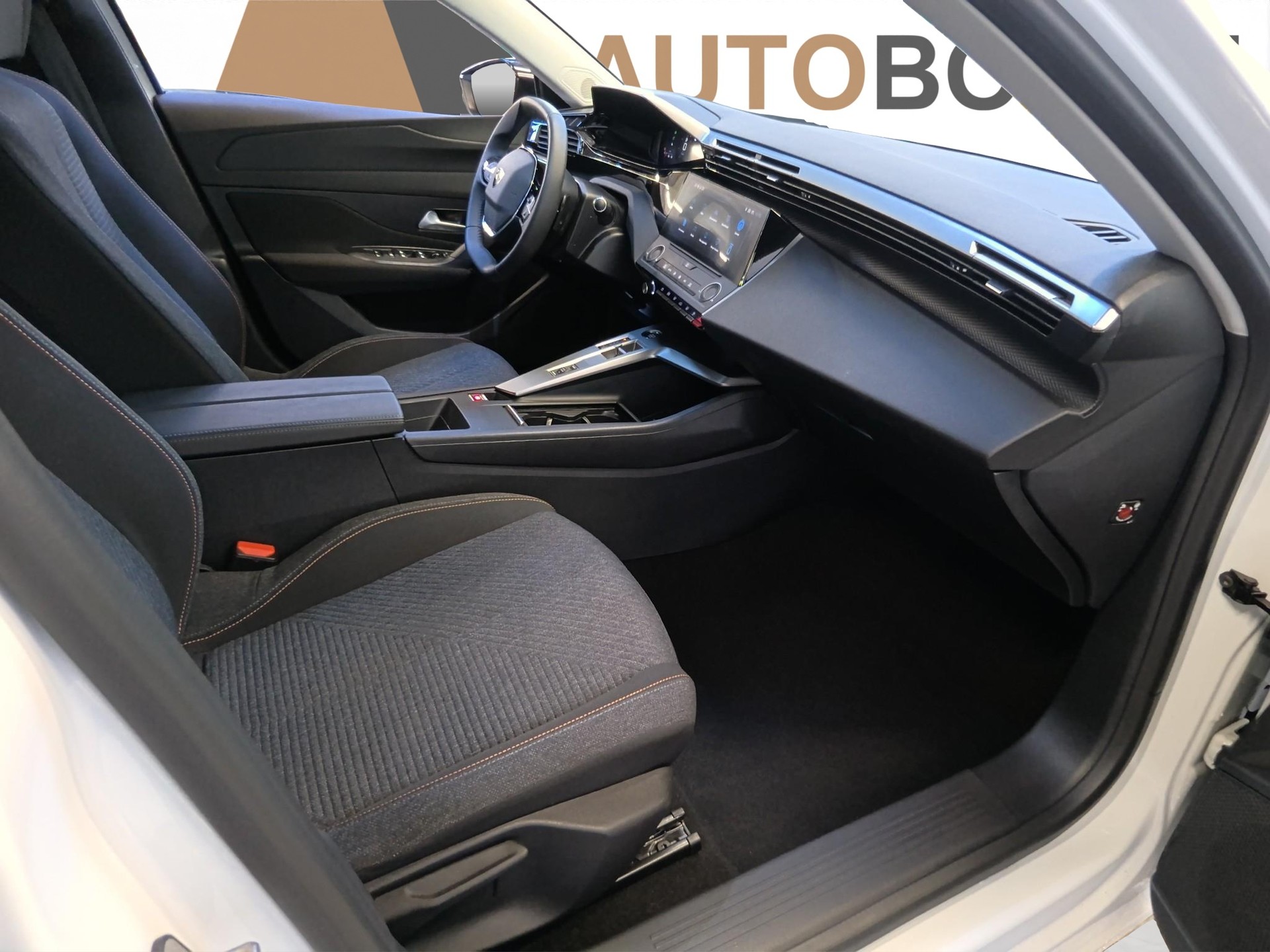PEUGEOT 308 SW 1.2 Hybrid Style-image-12