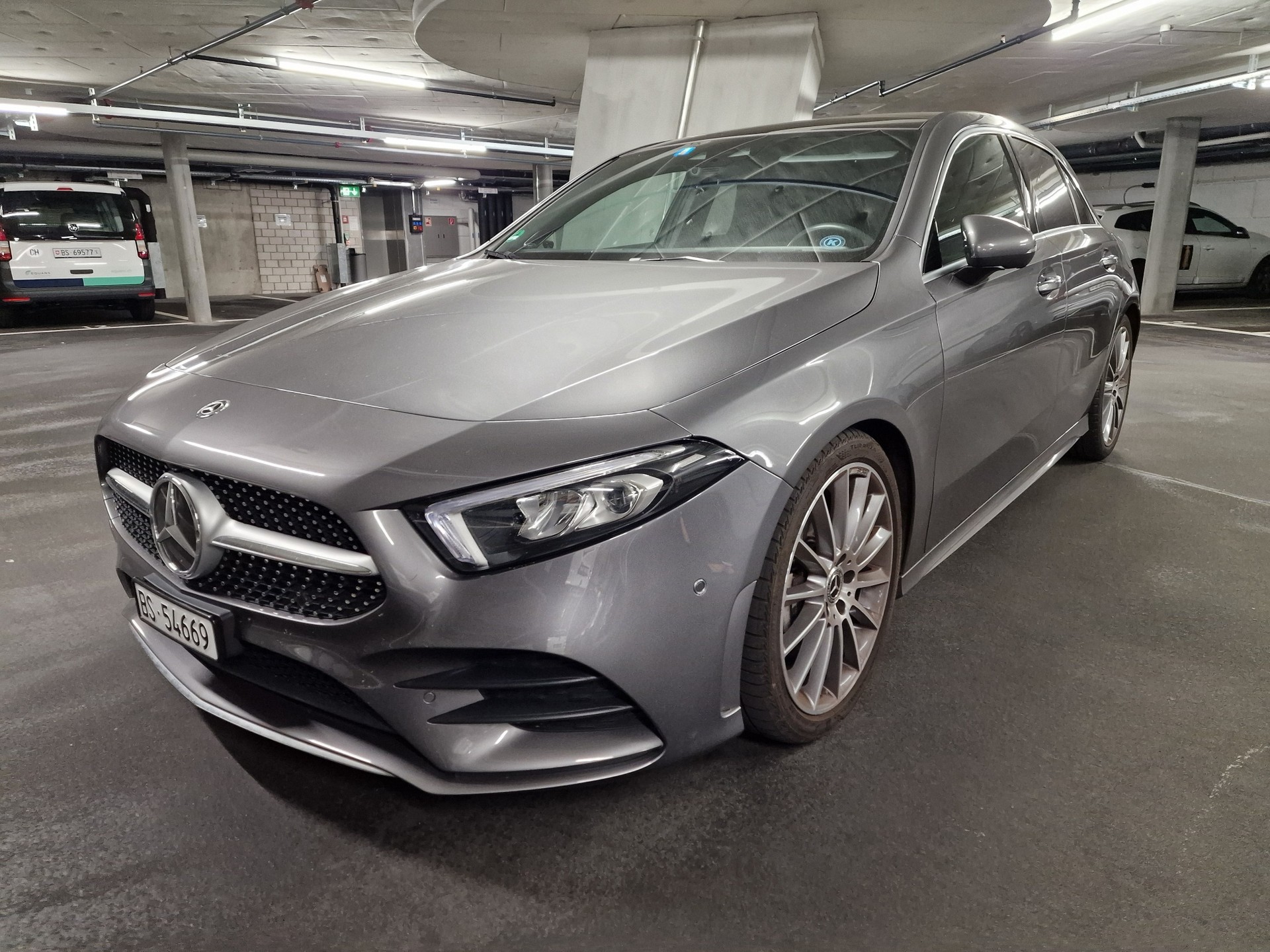 MERCEDES-BENZ A 200 AMG Line-image-0