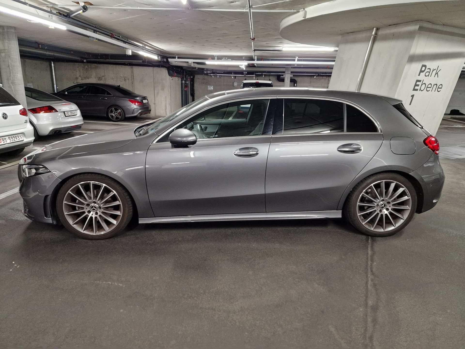 MERCEDES-BENZ A 200 AMG Line-image-2