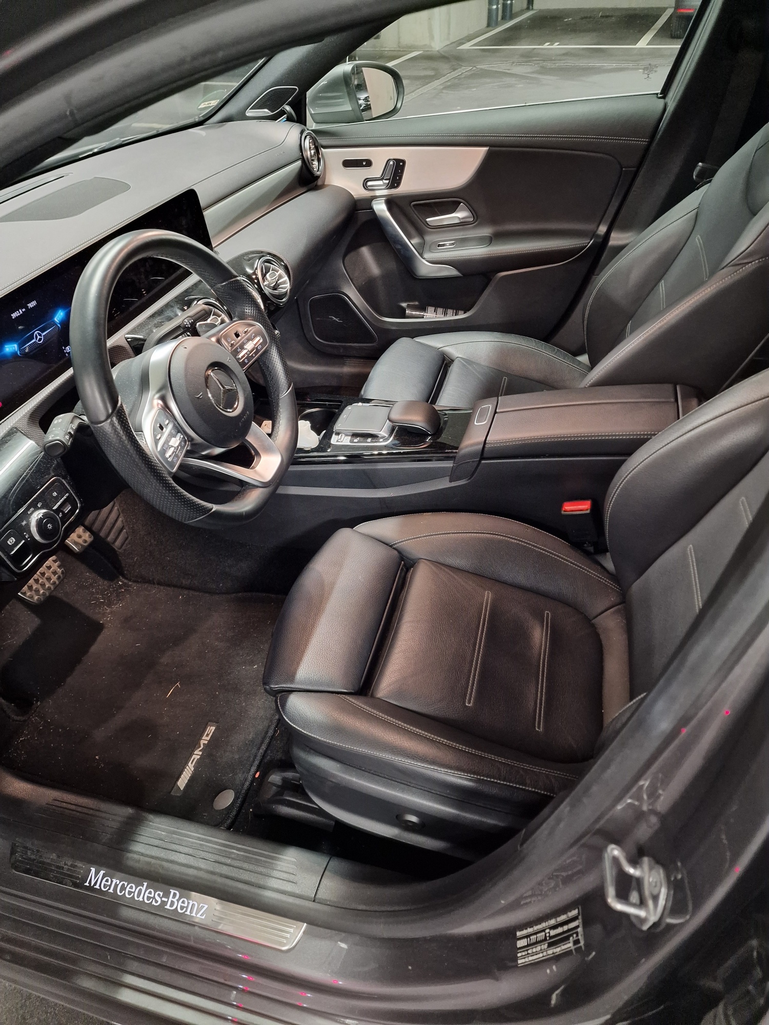 MERCEDES-BENZ A 200 AMG Line-image-4