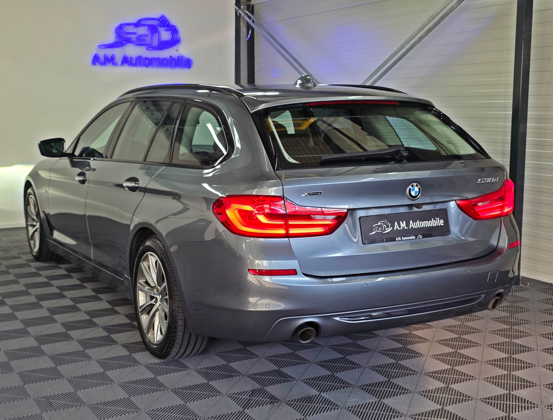 BMW 530d xDrive Touring Sport Line Steptronic-image-5
