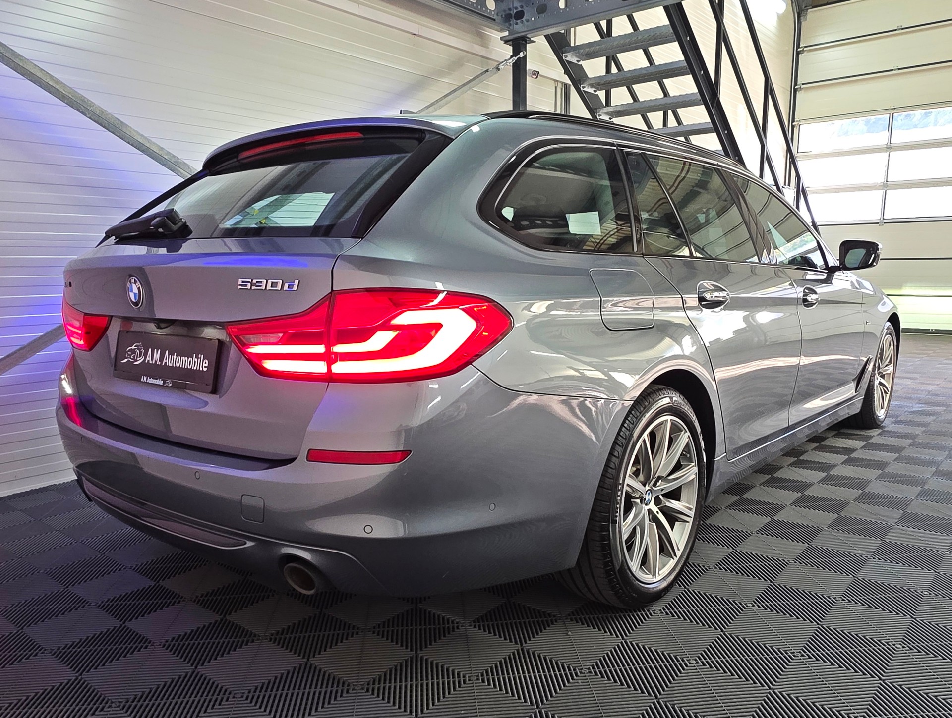 BMW 530d xDrive Touring Sport Line Steptronic-image-4