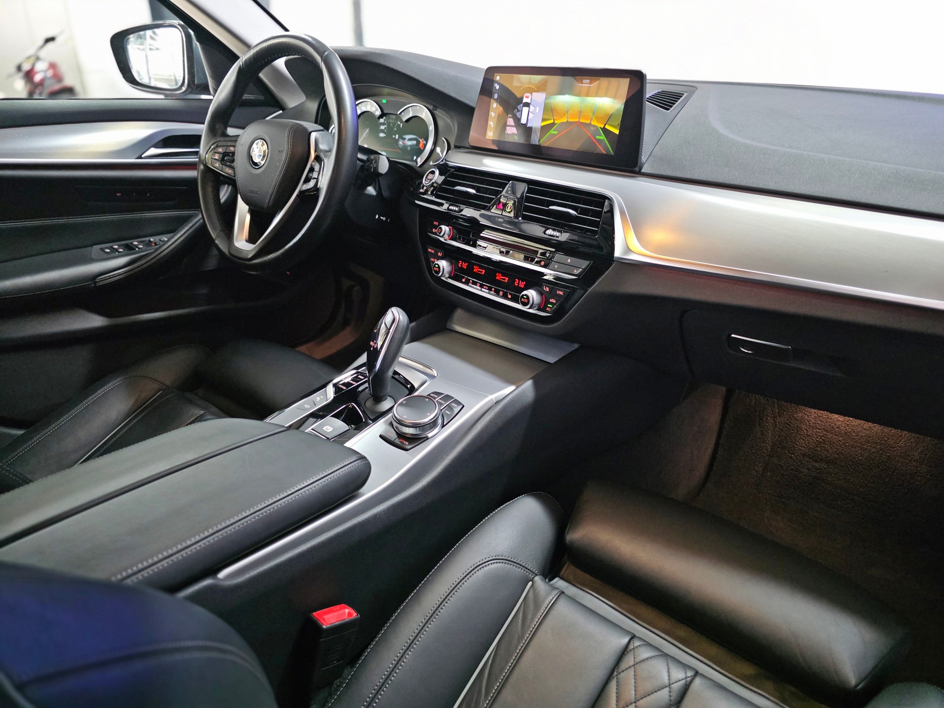 BMW 530d xDrive Touring Sport Line Steptronic-image-16