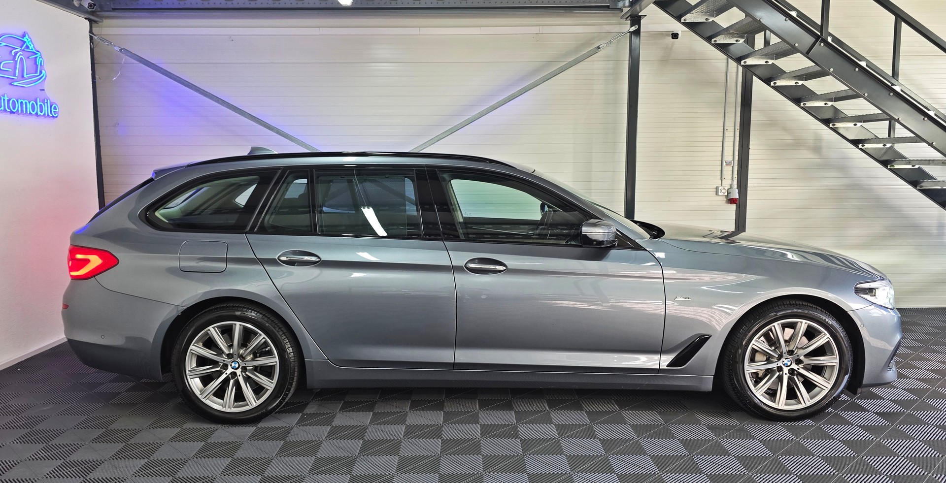 BMW 530d xDrive Touring Sport Line Steptronic-image-3